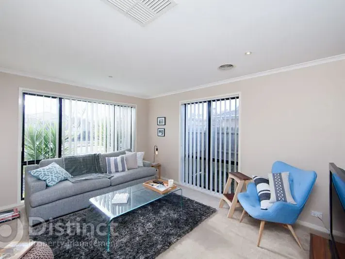 11 Swallow Street, Dunlop, photo 4