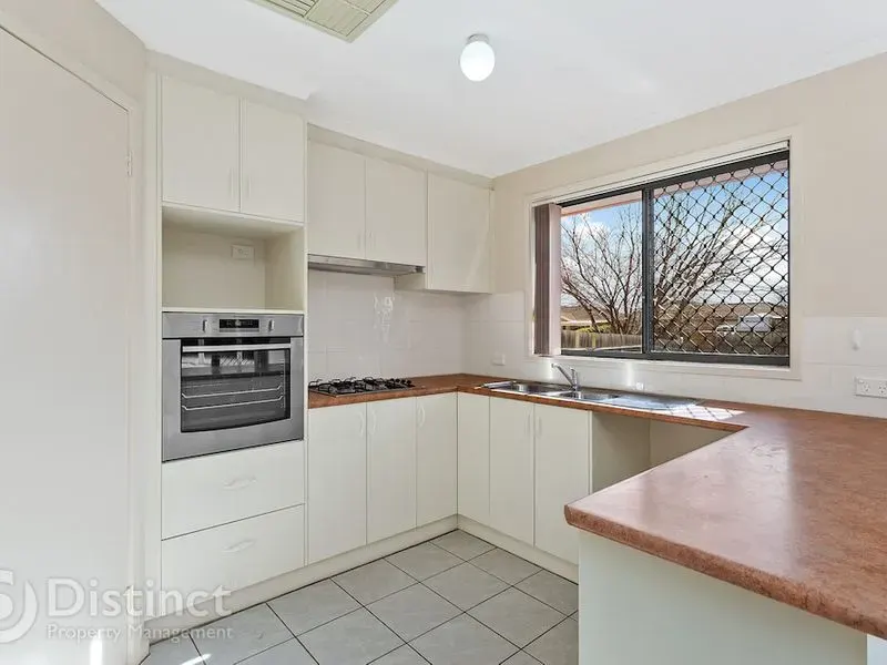 14 Polwarth Circuit, Dunlop, photo 2