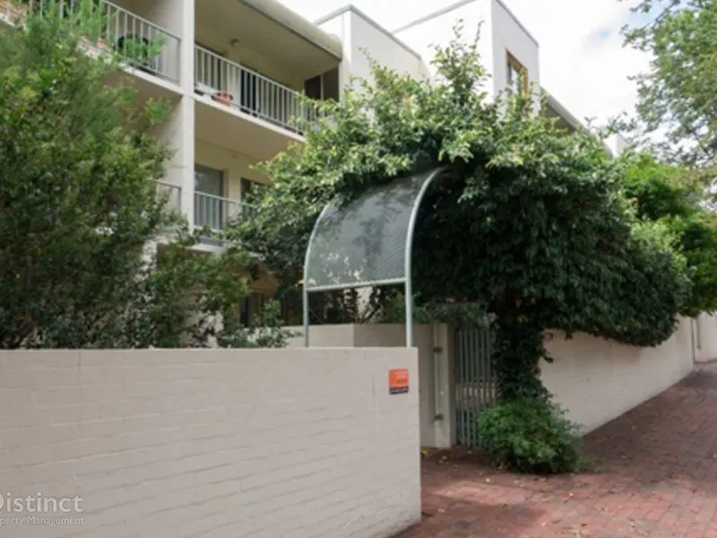9/32 Bootle Place, Phillip, photo 1