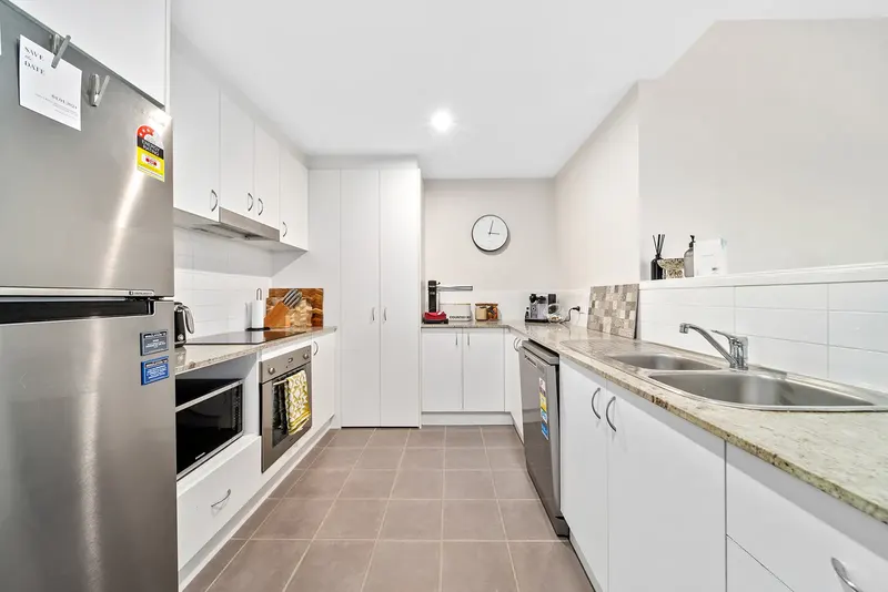 16/1 Drew Street, Greenway, photo 3