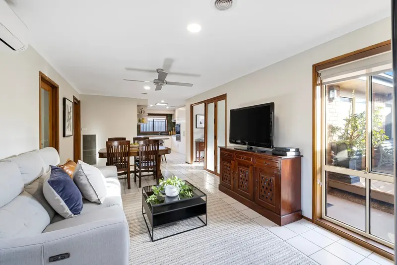 33 Poplar Crescent, Jerrabomberra, photo 2