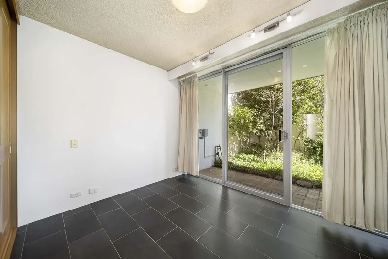 19/8 Giles Street, Griffith, photo 4