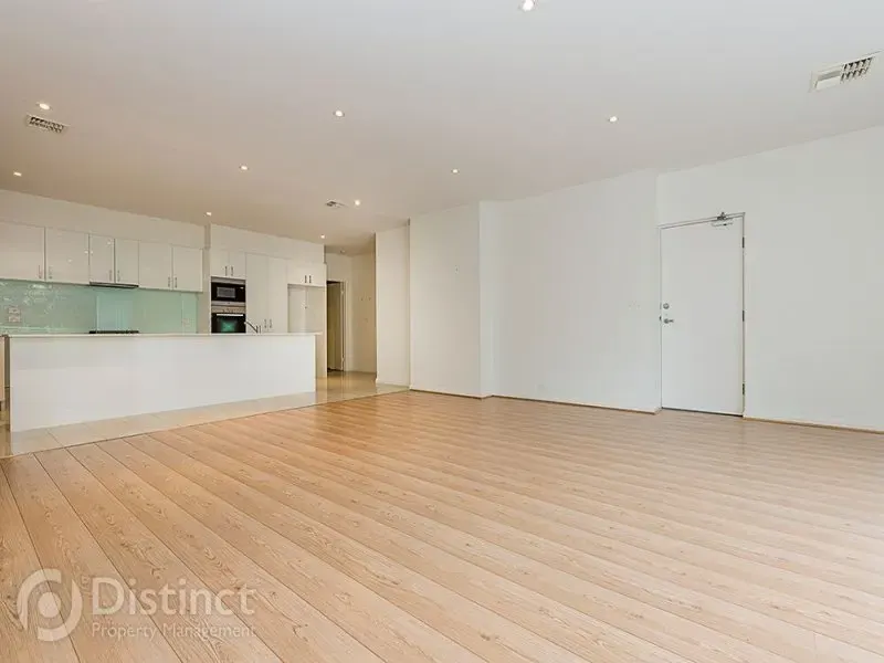 2/28 Canberra Avenue, Forrest, photo 3