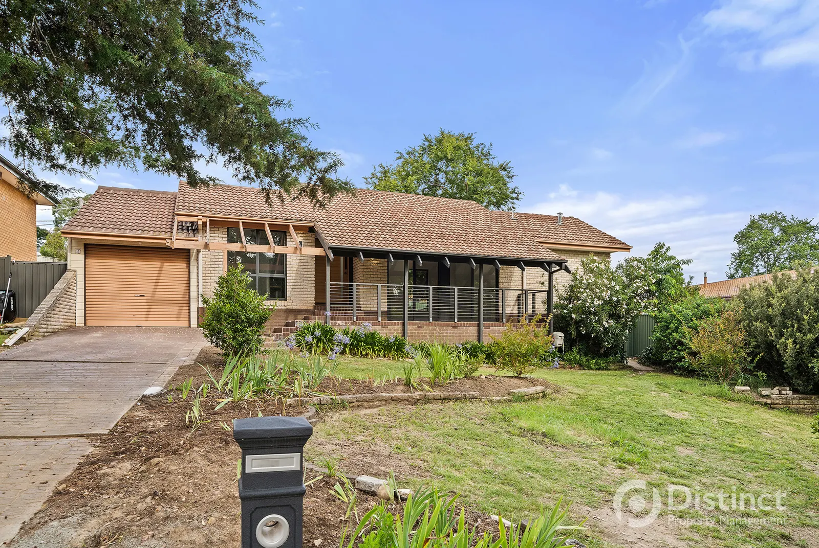 4 Achernar Close, Giralang, photo 1