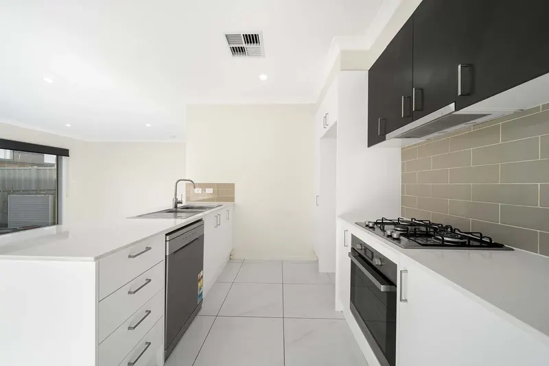 70/4 Pearlman Street, Coombs, photo 3