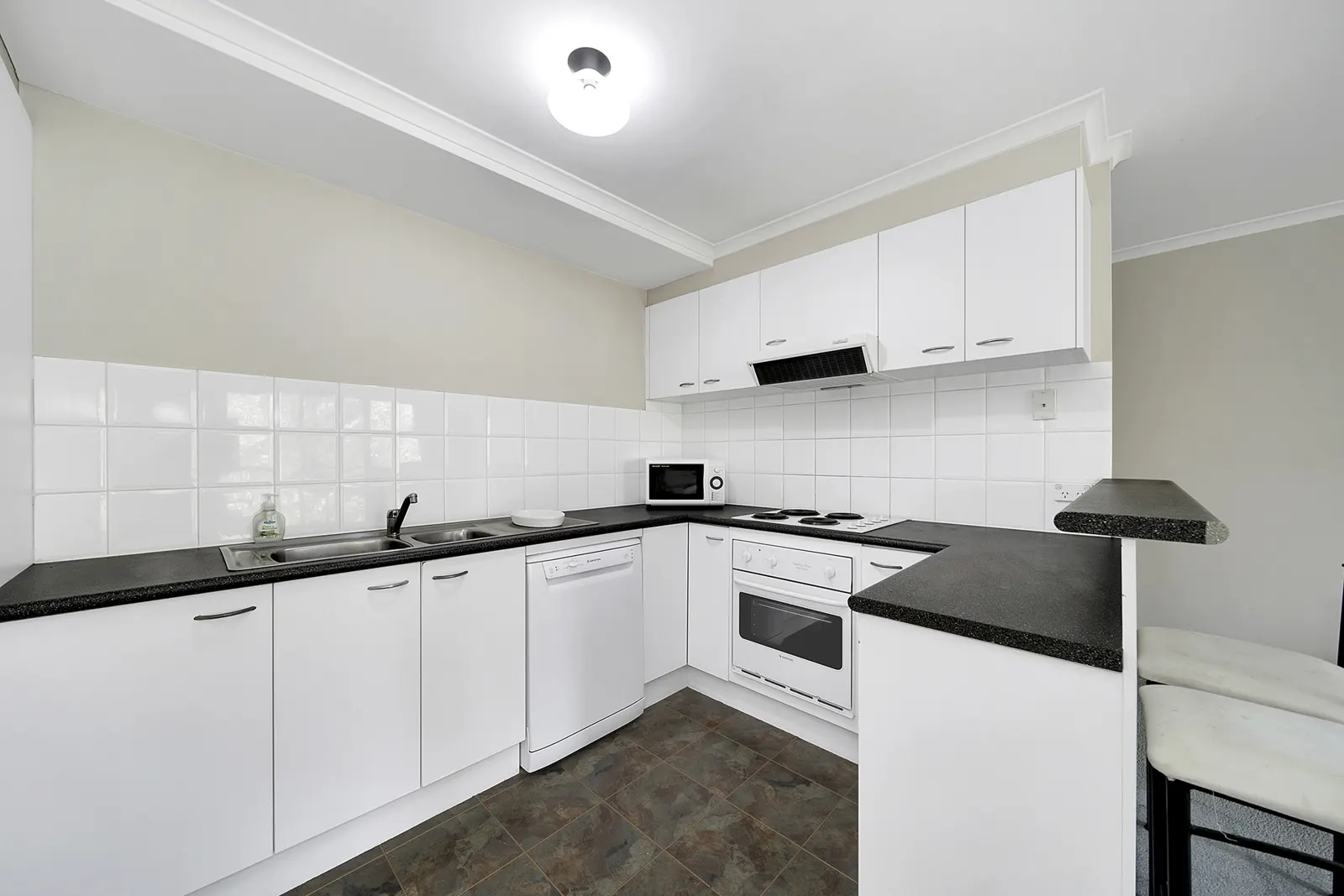 57/10 Eyre Street, Griffith, photo 1