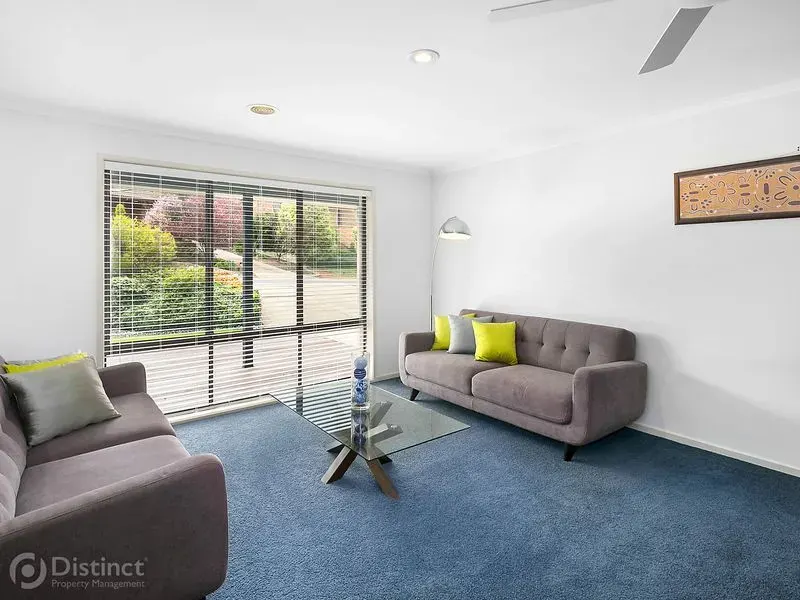 118 Jackie Howe Crescent, Macarthur, photo 5