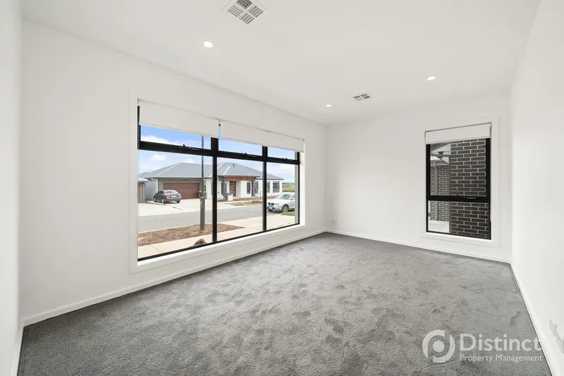 28 Grace Munro Crescent, Strathnairn ACT 2615, photo 5