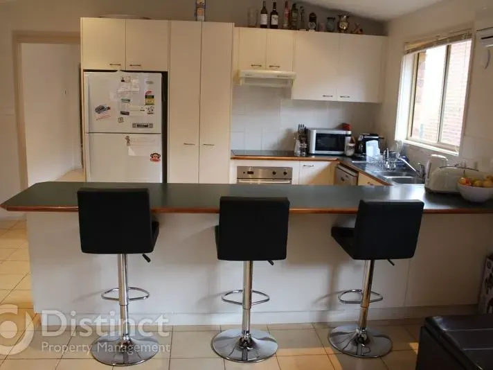 70 Wanderer Court, Amaroo, photo 3