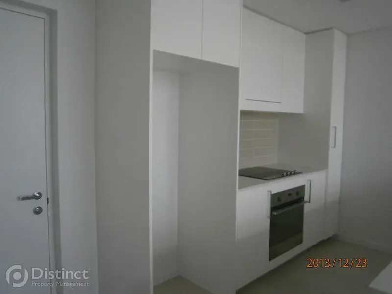 165/116 Easty Street, Phillip, photo 2