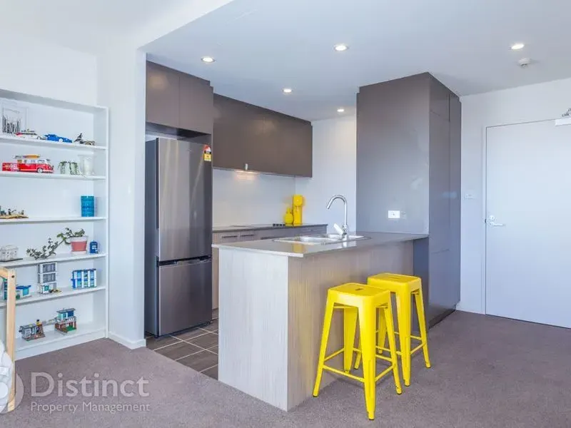 284/7 Irving Street, Phillip, photo 3
