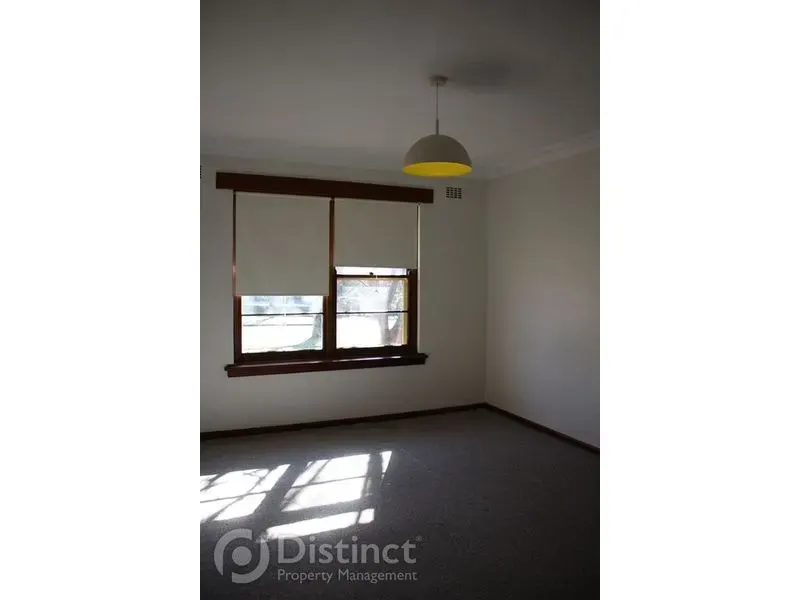 9 Barrallier Street, Griffith, photo 5