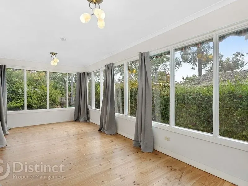 62 Captain Cook Crescent, Griffith, photo 8