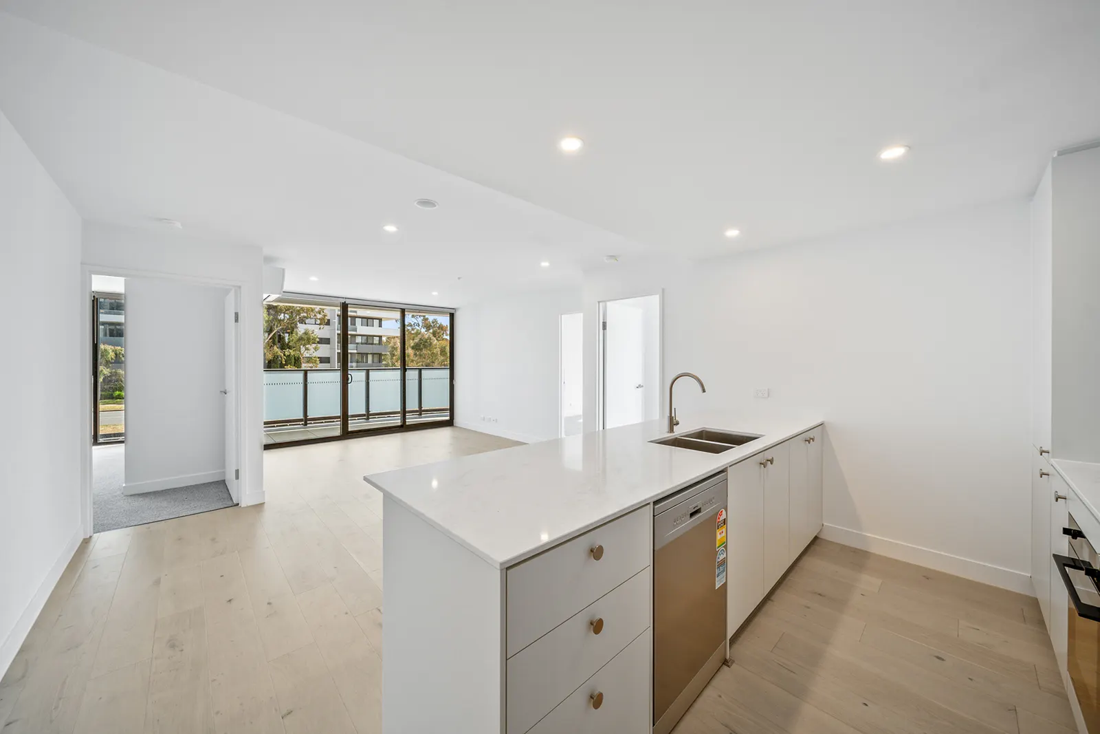 111/220 Melrose Drive, Phillip, photo 1