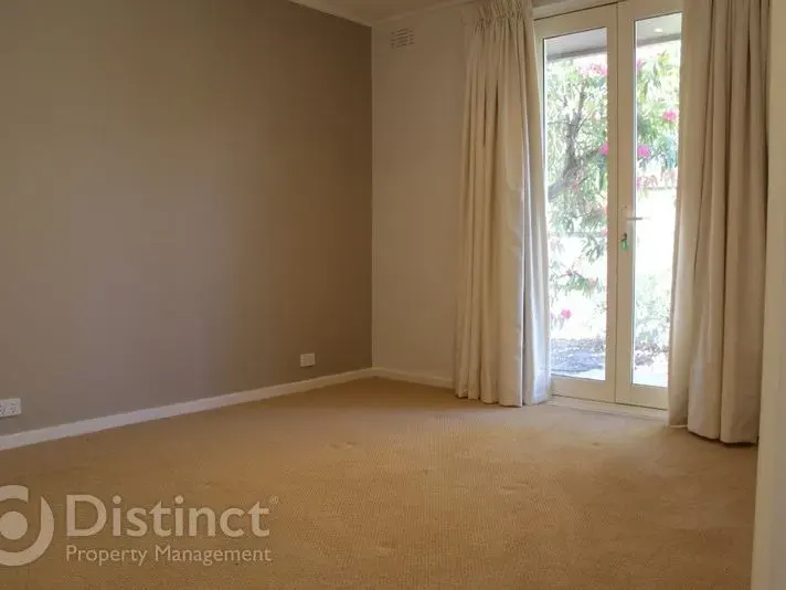 5 Ulm Street, Scullin, photo 6