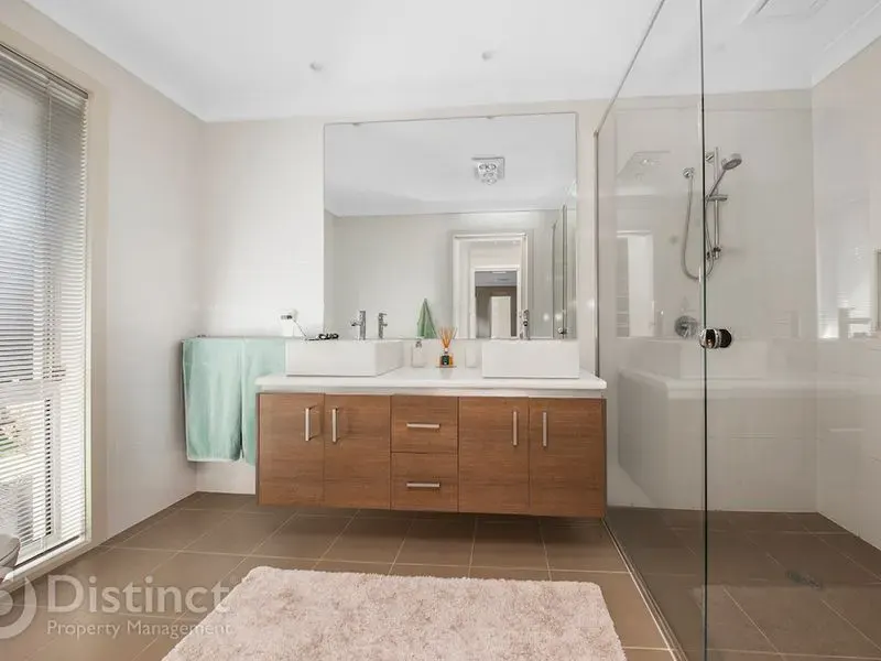 24 Doris Turner Street, Forde, photo 7
