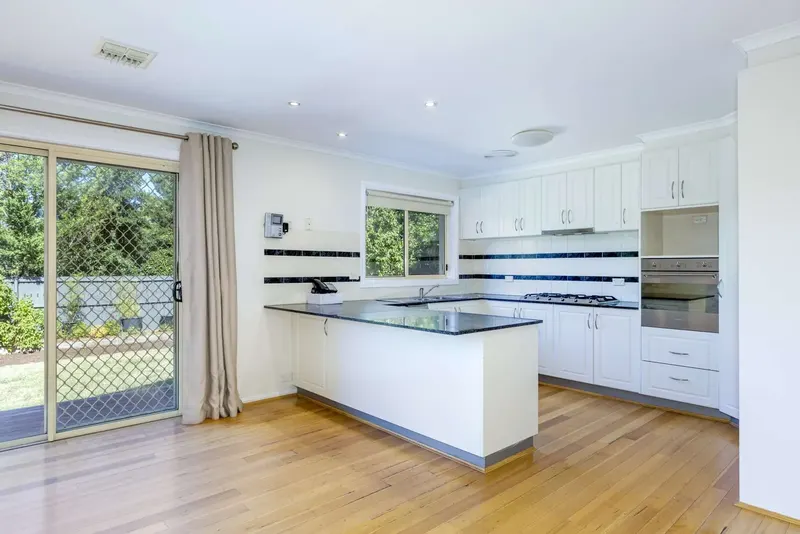 15 Piguenit Close, Lyneham, photo 2