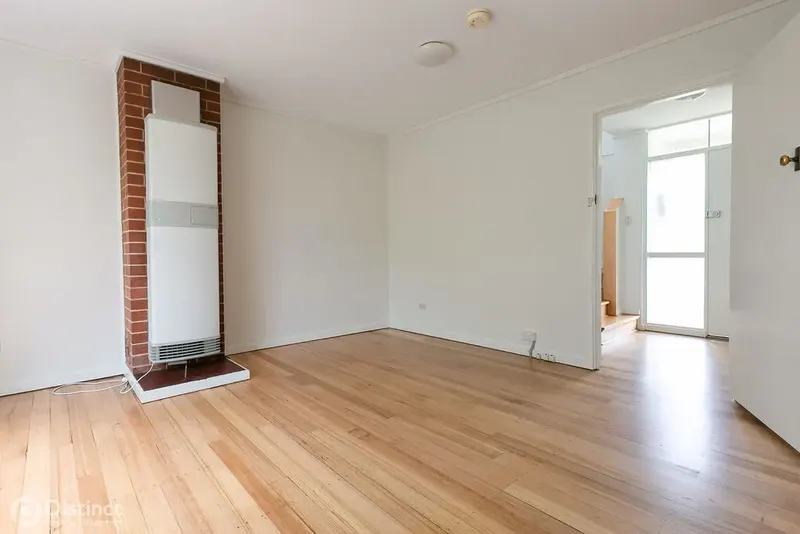 18 Carroll Street, Hughes, photo 6