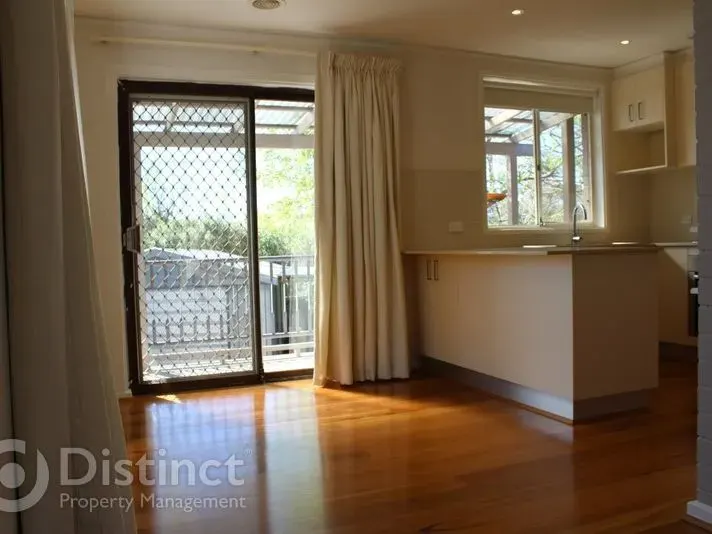 5 Ulm Street, Scullin, photo 4