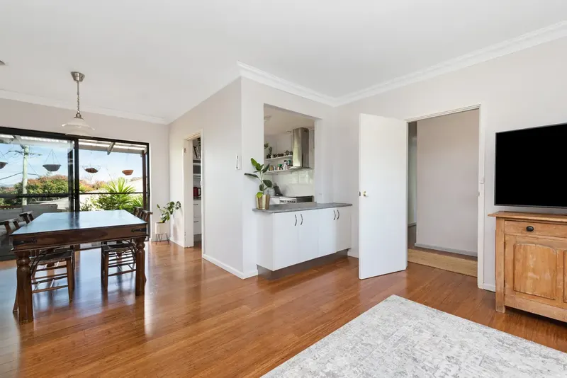 10 Hagelthorn Street, Farrer, photo 3