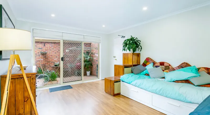 2/44 Jerrabomberra Avenue, Narrabundah, photo 2
