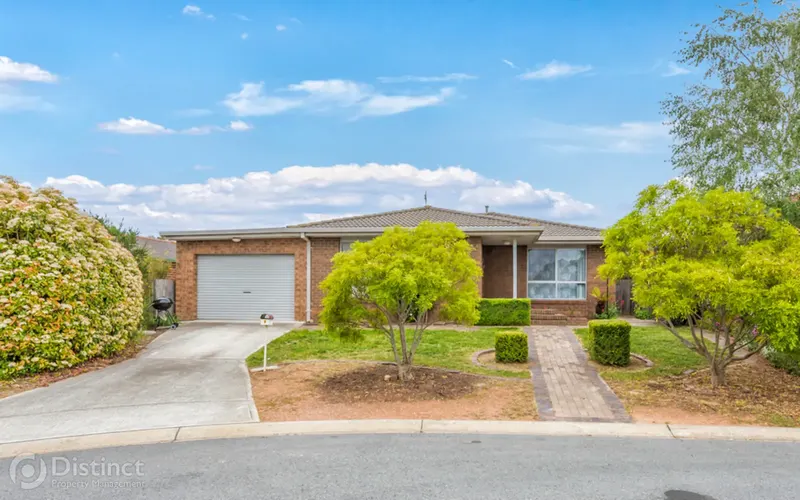 8 Odern Place, Ngunnawal, photo 1