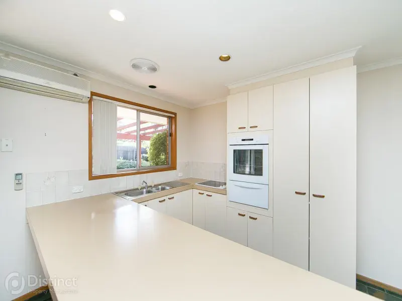 17 Ruwoldt Place, Kambah, photo 2