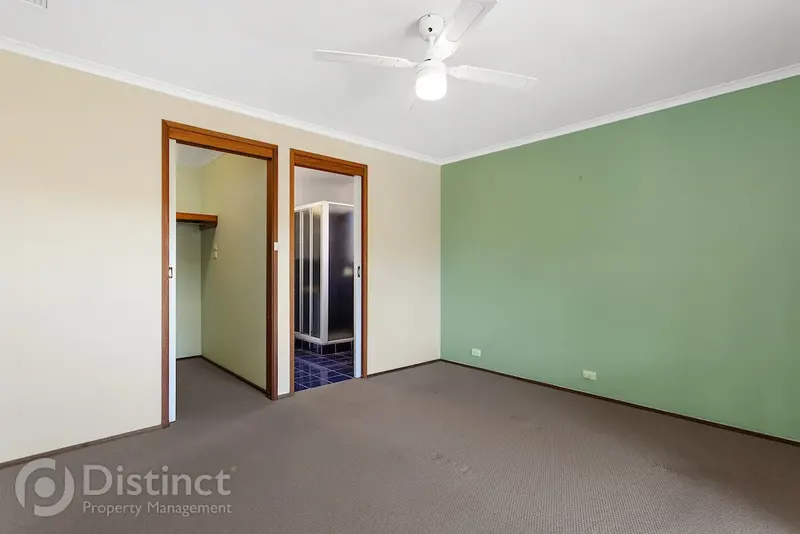 40 Chataway Crescent, Fadden, photo 9