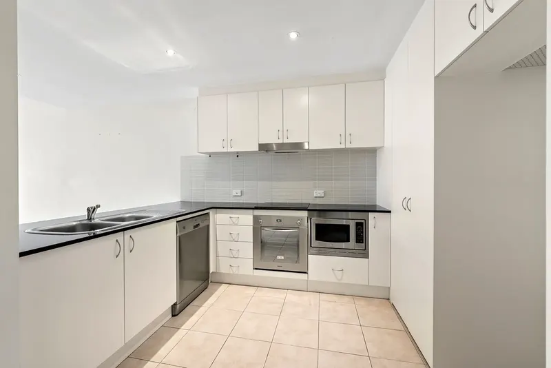 23/2 Eileen Good Street, Greenway, photo 6