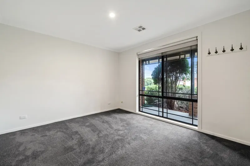 33 Dobell Circuit, Conder, photo 9