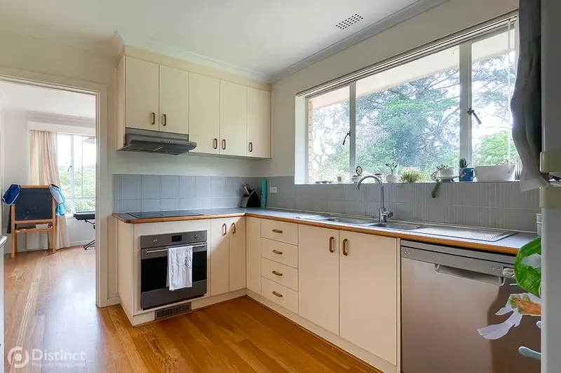 48 Holmes Crescent, Campbell, photo 2