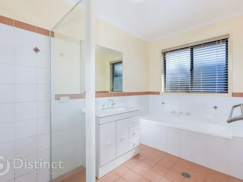 16 Ironbark Circuit, Jerrabomberra, photo 8