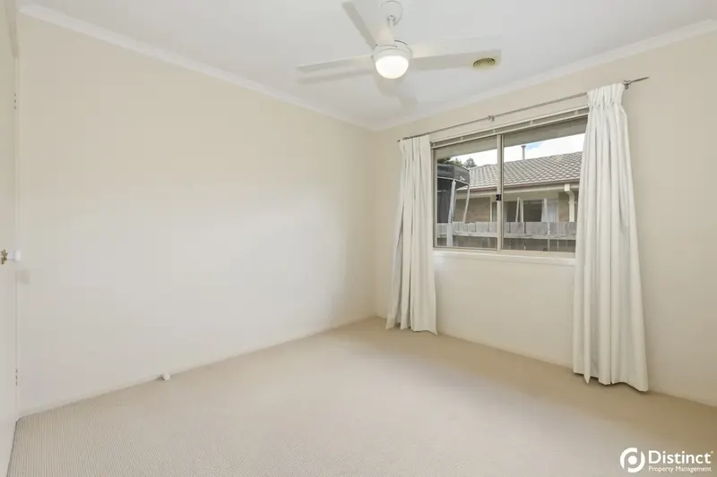 15 Leven Street, Amaroo, photo 8