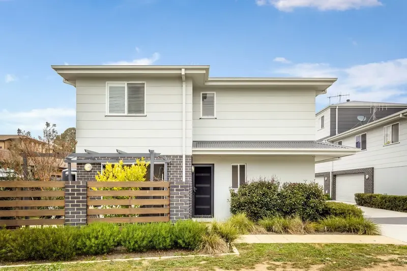 8/110 Henderson Road, Queanbeyan