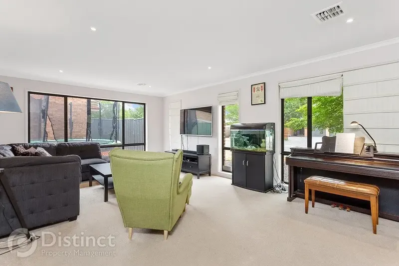 18 Hanrahan Crescent, Dunlop, photo 7