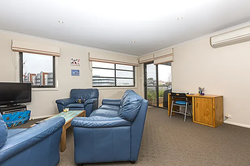 21/114 Athlon Drive, Greenway, photo 2