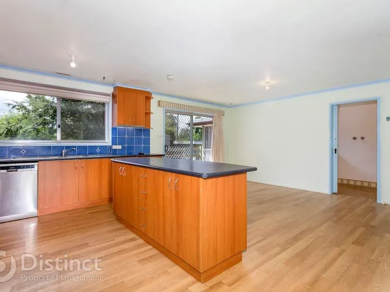 8 Whalan Place, Kaleen, photo 2