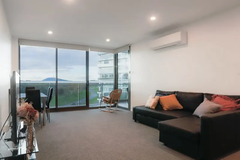303/7 Irving Street, Phillip, photo 2