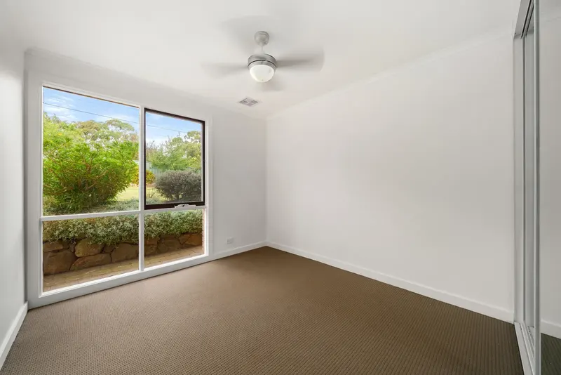 4 Achernar Close, Giralang, photo 10