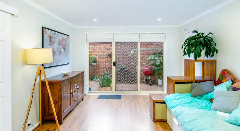 2/44 Jerrabomberra Avenue, Narrabundah