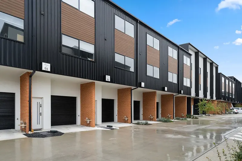 93/1 Rowland Rees Crescent, Greenway