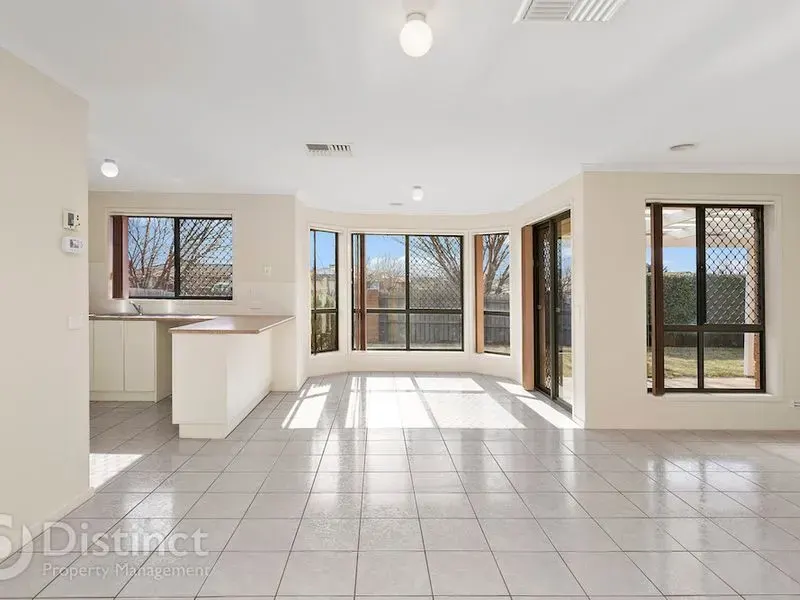 14 Polwarth Circuit, Dunlop, photo 4