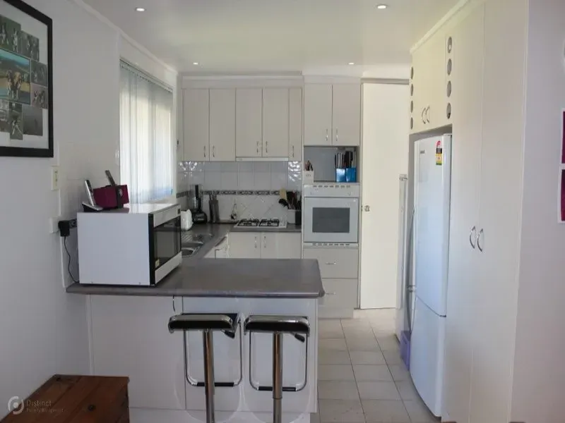 16 Lovegrove Place, Kambah, photo 2