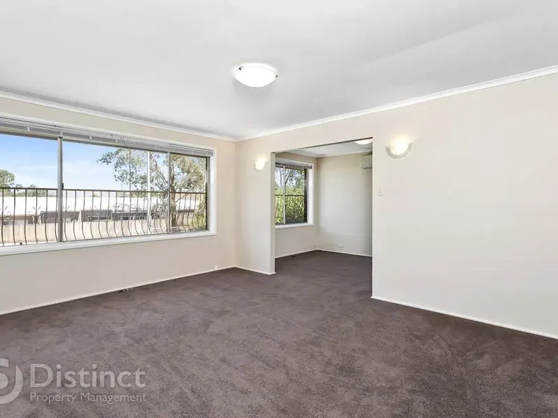87 Summerland Circuit, Kambah, photo 2