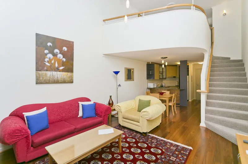 2/18 Captain Cook Crescent, Griffith, photo 1