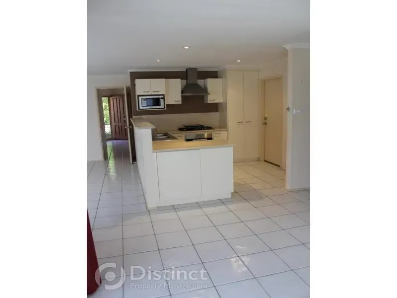 16 Riley Close, Ngunnawal, photo 3