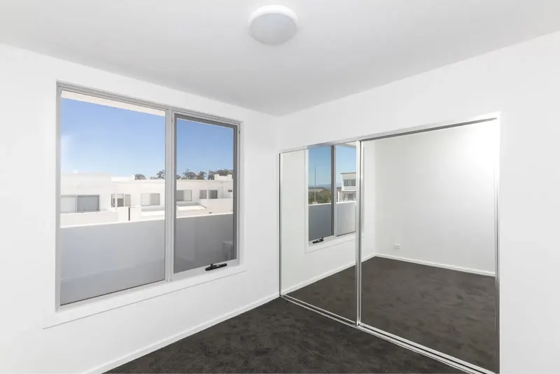 12/2 Manning Clarke Crescent, Franklin, photo 4