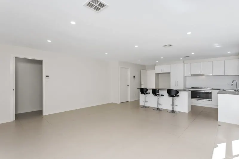 8 Victoria Owen Circuit, Casey, photo 5