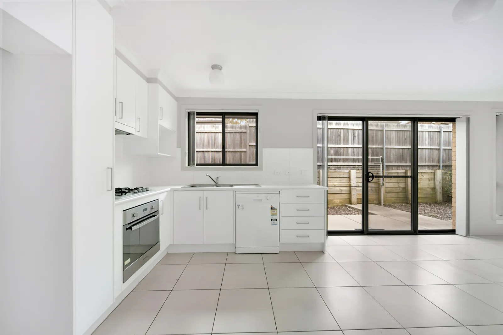 16 Phillipa Weeks Street, Watson, photo 1