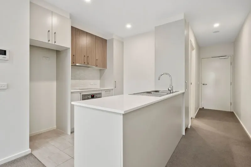 2/109 Canberra Avenue, Griffith, photo 2